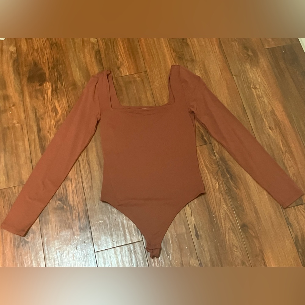 Aritzia Babaton Square Neck Long sleeve bodysuit